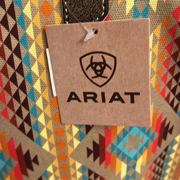 ARIAT Tall Tote Diamond Stripe NEW with‎ tags 
Perfect for fall - Picture 7 of 7